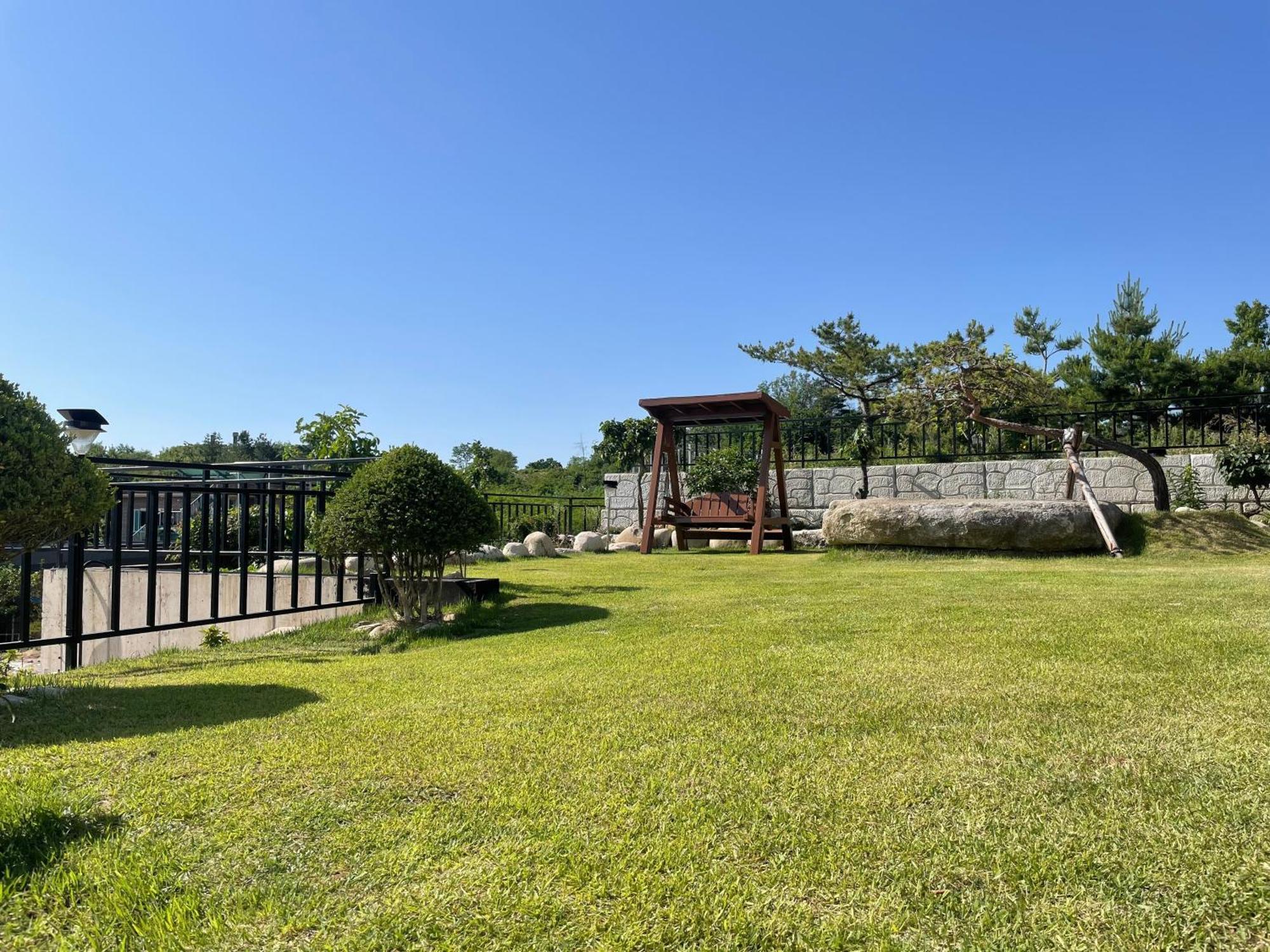 Goseung Luceluna Pension Hotel Goseong  Exterior photo