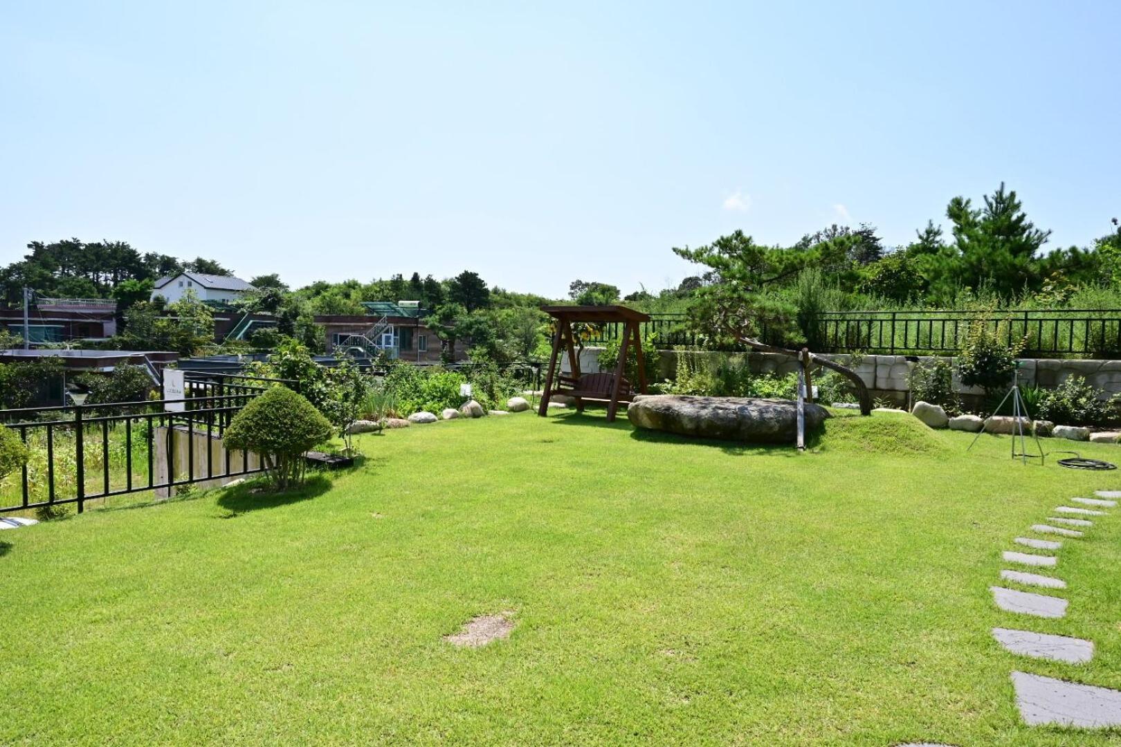 Goseung Luceluna Pension Hotel Goseong  Exterior photo