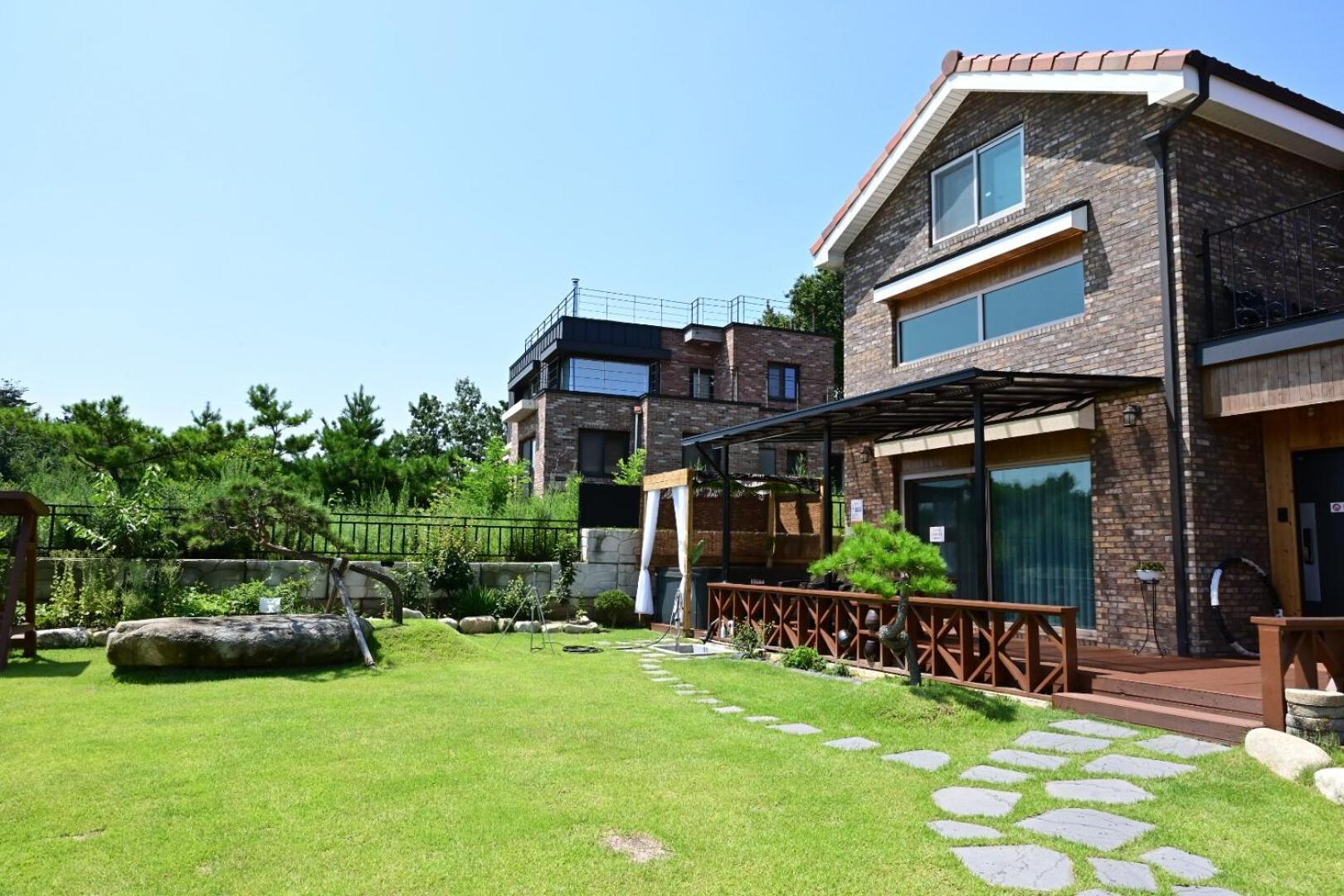 Goseung Luceluna Pension Hotel Goseong  Exterior photo